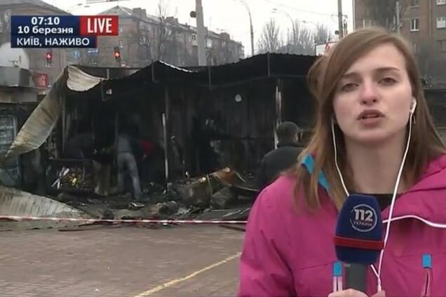 У Києві біля метро 'Дорогожичі' вночі згоріли два МАФи