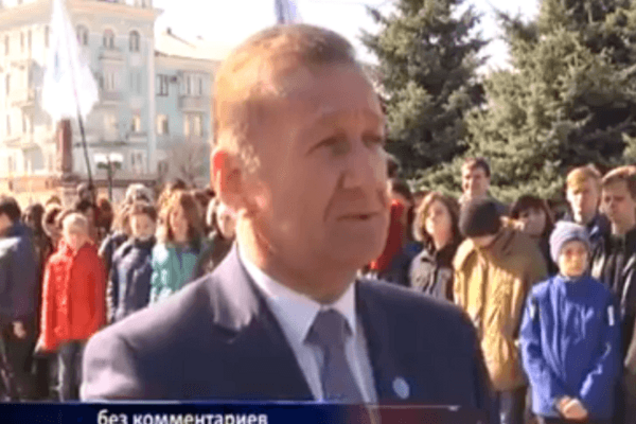 'Воспевал Новороссию': 'мэр' Луганска принес цветы к памятнику Шевченко. Видеофакт