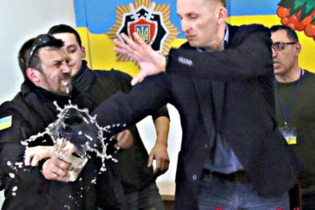 В Виннице во время протеста облили водой начальника Нацполиции области: фоторепортаж