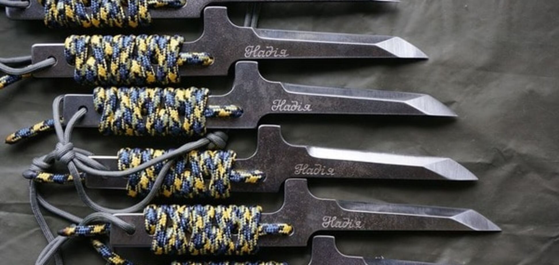 'Надія сильніша, ніж ґрати': на ножах для бойцов АТО выгравировали имя Савченко. Фоторепортаж