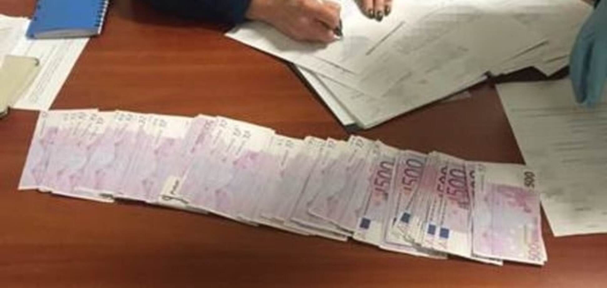 'Бедные переселенцы': в аэропорту Харькова задержали жителей Донбасса с 117 тыс. евро
