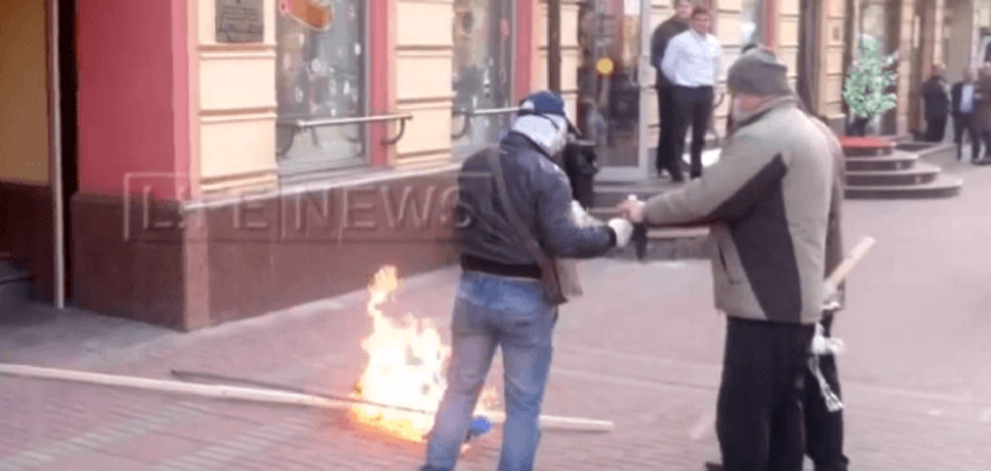Ответочка: в Москве неизвестные сожгли флаг Украины
