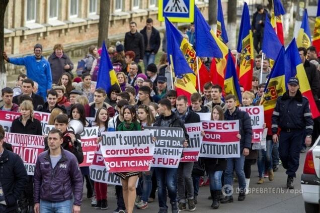 СМИ: Москва, Брюссель и Вашингтон борются за контроль над властями Молдовы
