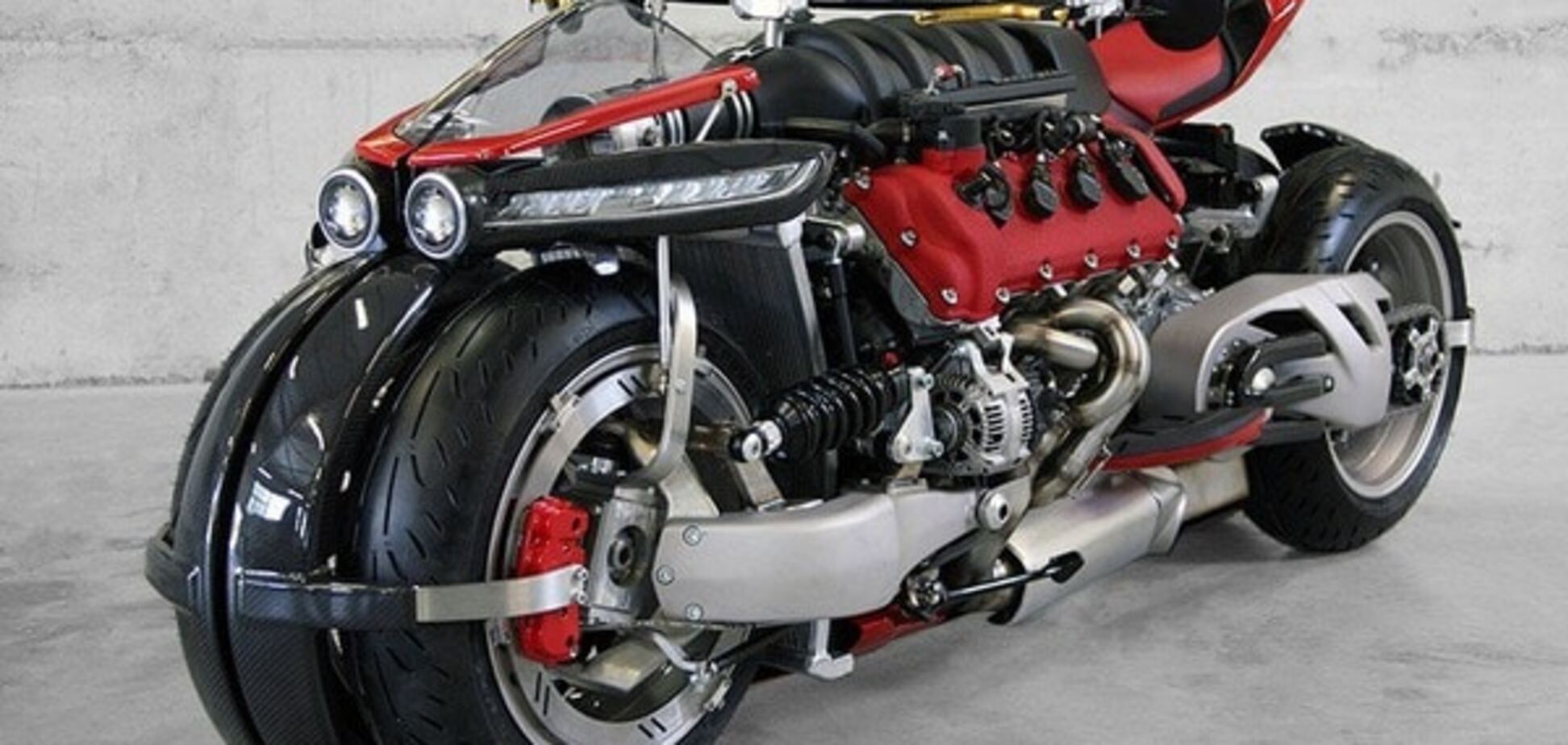 Во Франции создан 4-колесный мотоцикл с мотором от Maserati