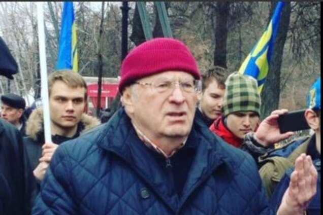 Жириновский в малиновом берете развлекался на Масленицу: опубликовано видео