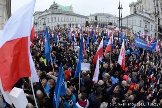 У Варшаві пройшла акція протесту проти реформи Конституційного суду Польщі