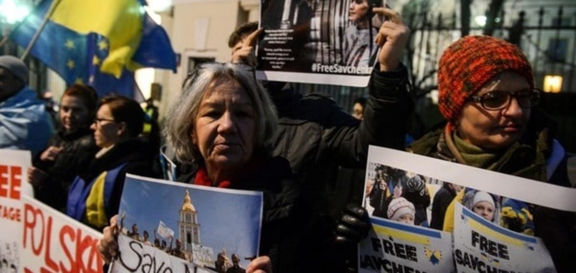 Порошенко предложили выдвинуть Савченко на Нобелевскую премию