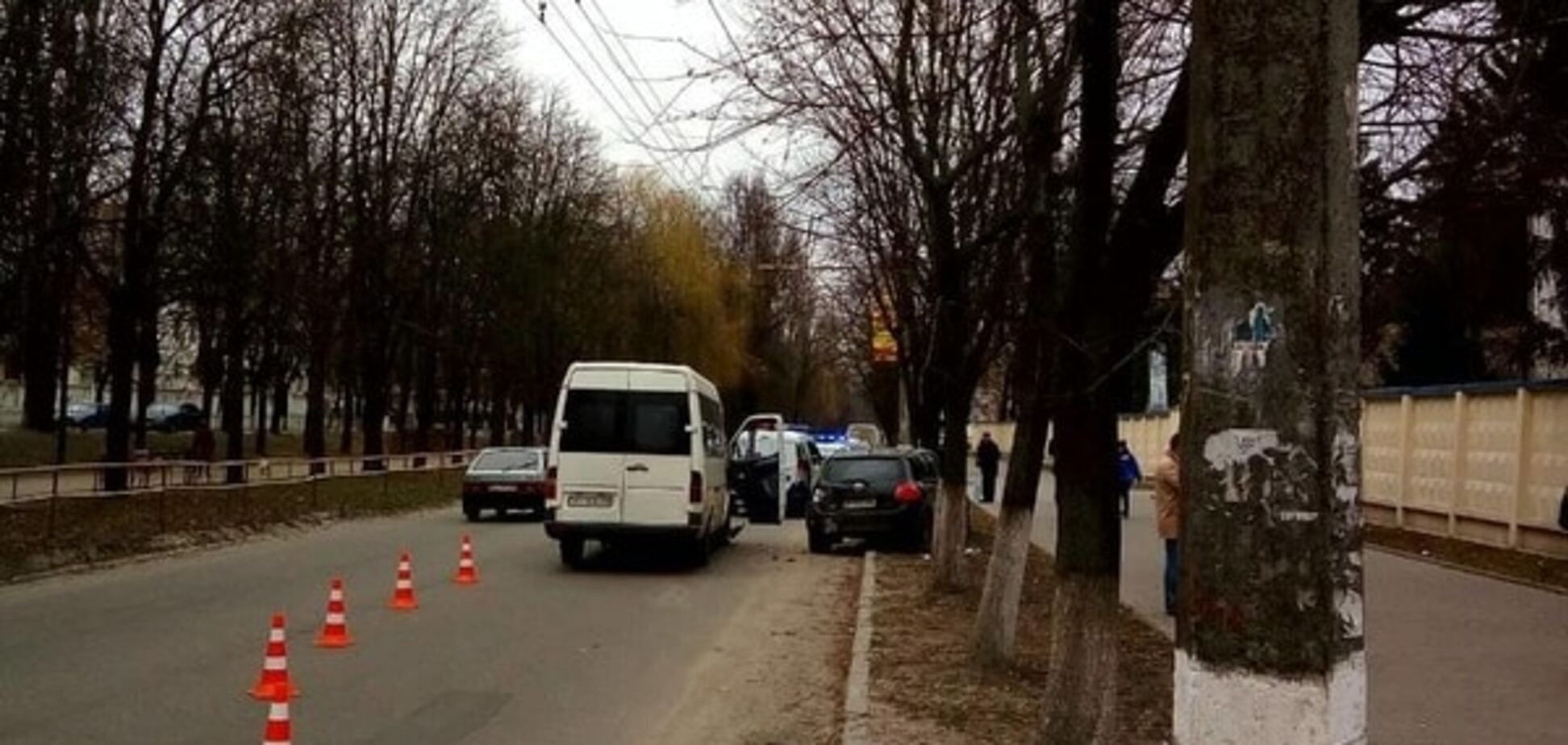 На Киевщине бус врезался в автомобиль: пострадали двое детей