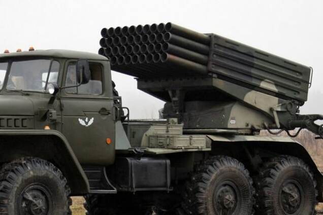 Росія продовжує постачати 'Гради' і танки на Донбас - розвідка