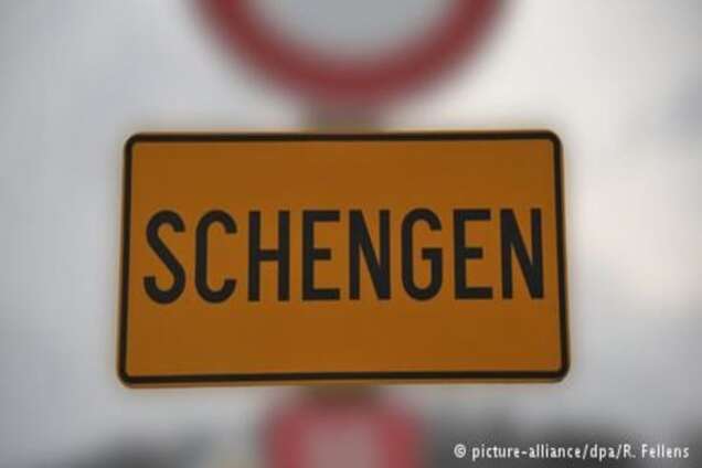 Глава МВС ФРН виступає за створення реєстру подорожуючих осіб