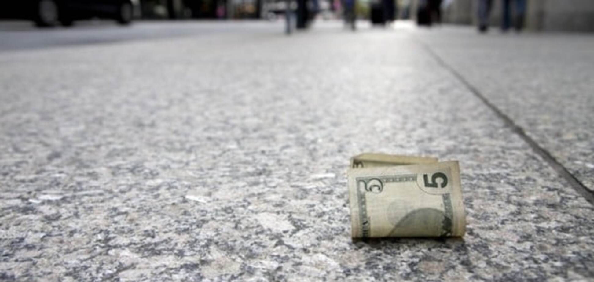 Что делать с найденными деньгами: приметы и суеверия