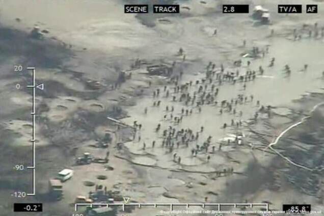 Янтарный бум: пограничники засняли с воздуха места нелегальной добычи камня