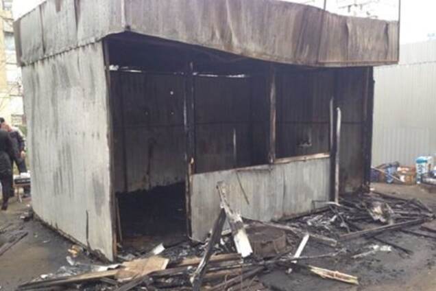 В Киеве ночью сгорел киоск на Оболони