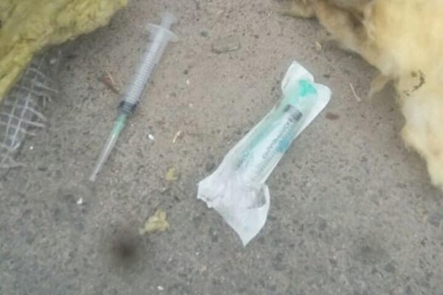 В Киеве обнаружили в незаконной пристройке наркопритон