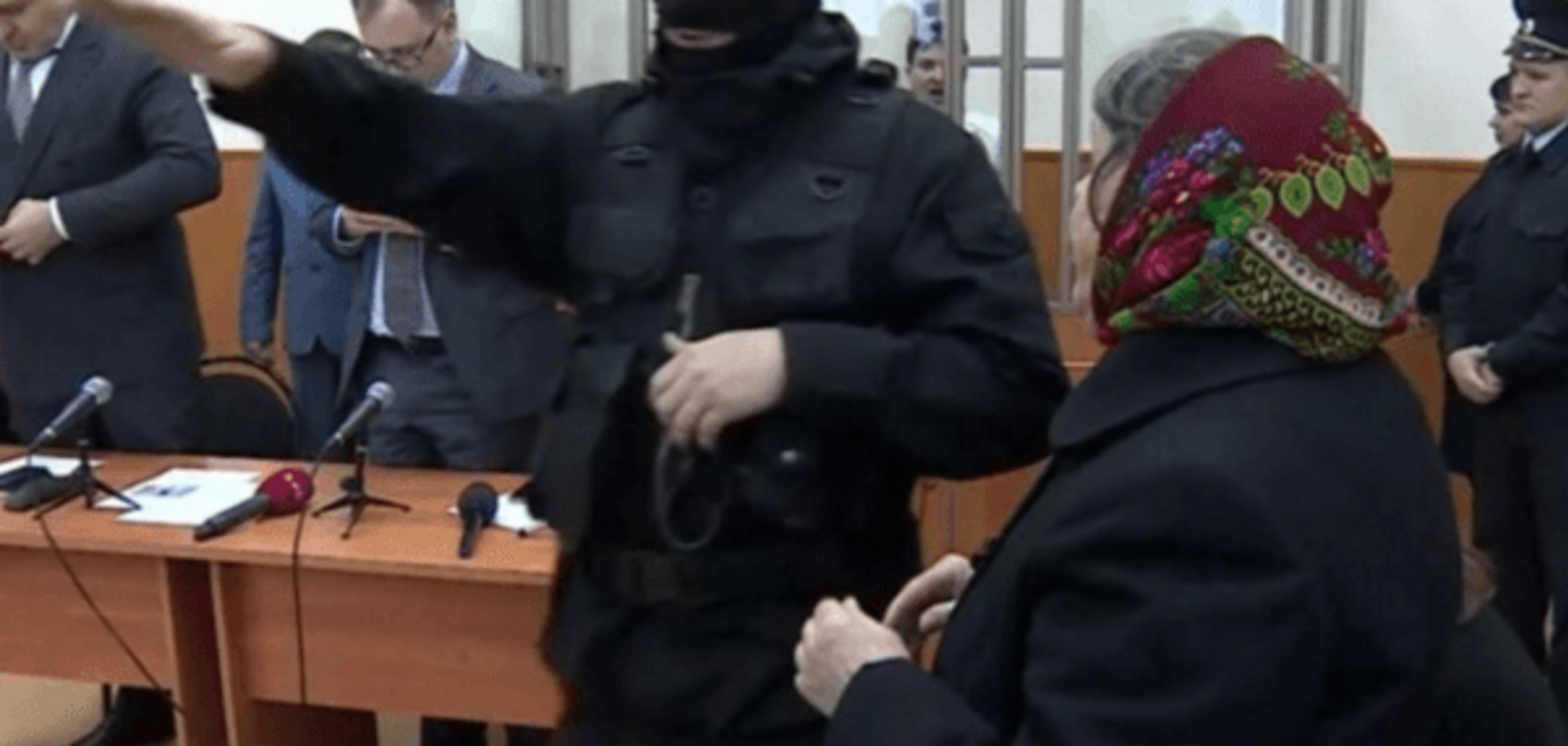 'Русский ад': Полозов показал зигующего пристава в суде над Савченко