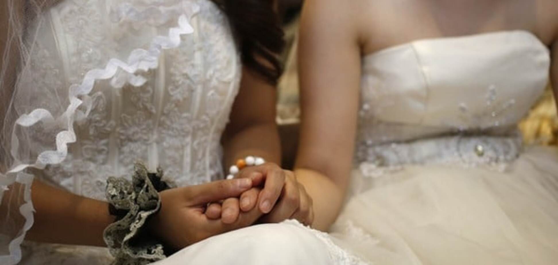 'Втрутьтеся в це неподобство': Порошенку запропонували заборонити одностатеві шлюби в Україні