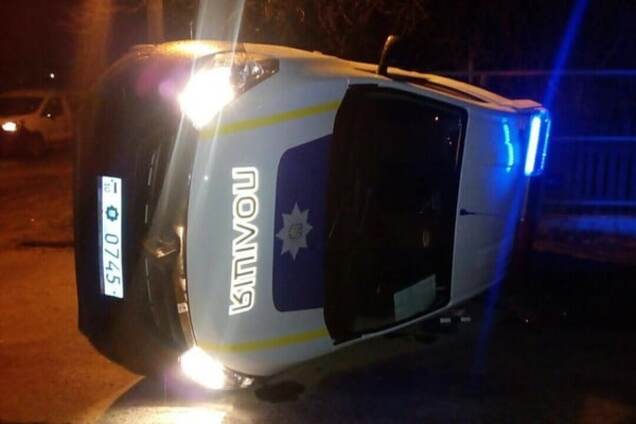 Под Киевом пьяный водитель протаранил авто полиции: есть пострадавший