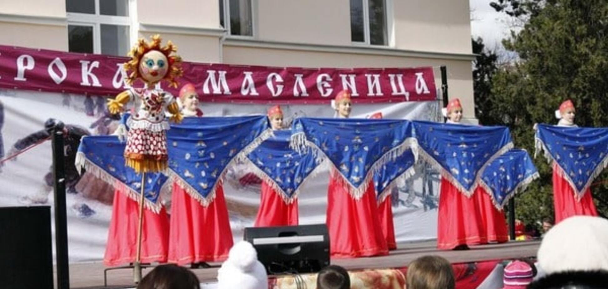 Масленица 'по-русски': в Крыму гостей праздника подвергли тщательному досмотру