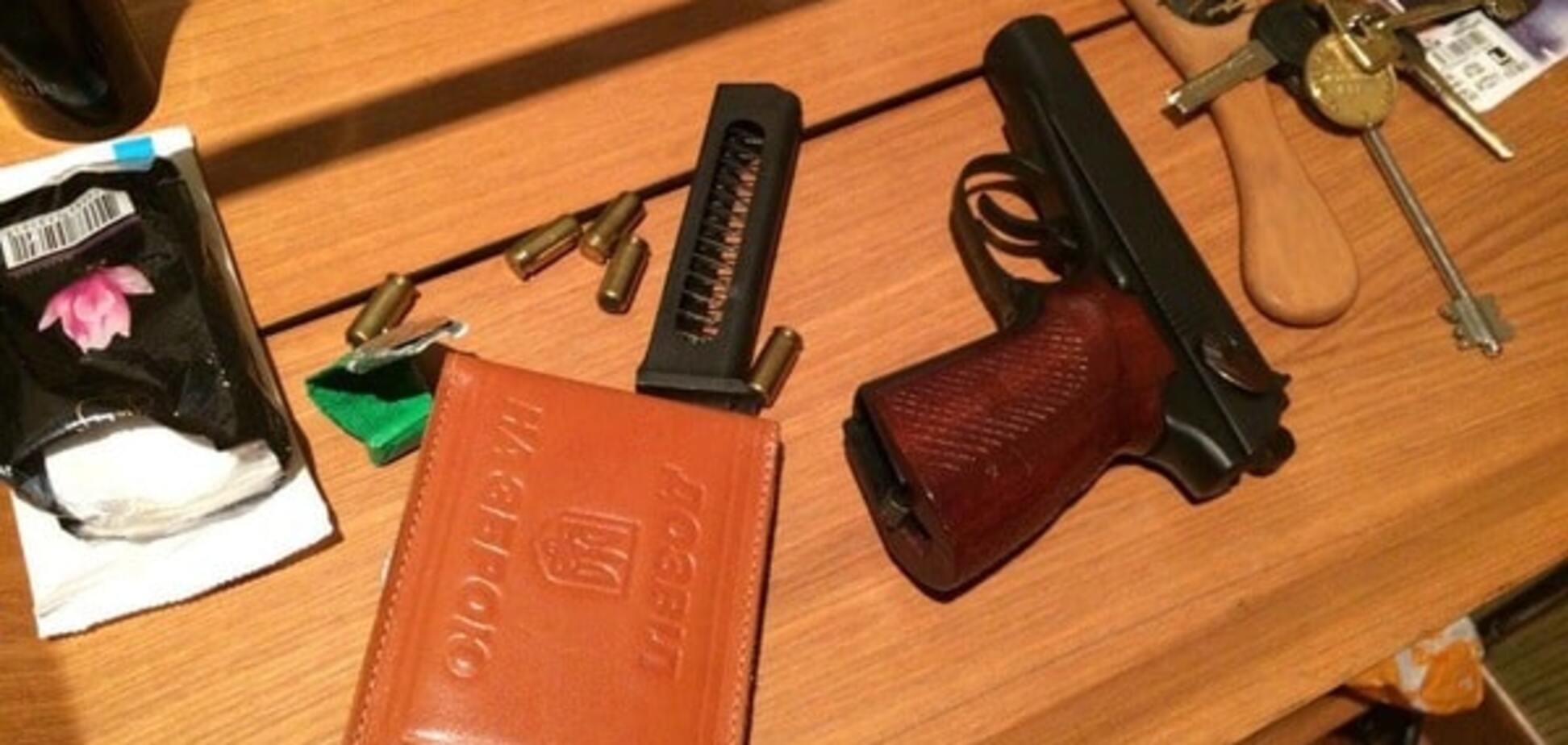 У Києві чоловік стріляв по перехожих з балкона своєї квартири