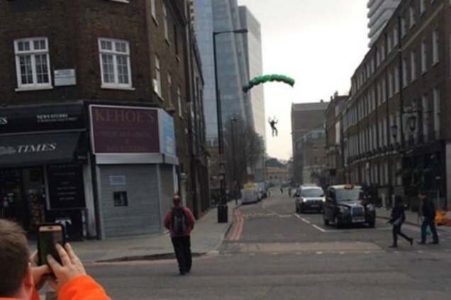 У Лондоні екстремал стрибнув з найвищого хмарочоса: опубліковано фото