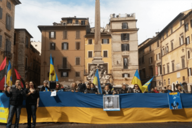 'Зупиніть Путіна': в Римі влаштували акцію на підтримку Савченко