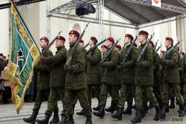 Литва вирішила подовжити тимчасовий обов'язковий призов до армії