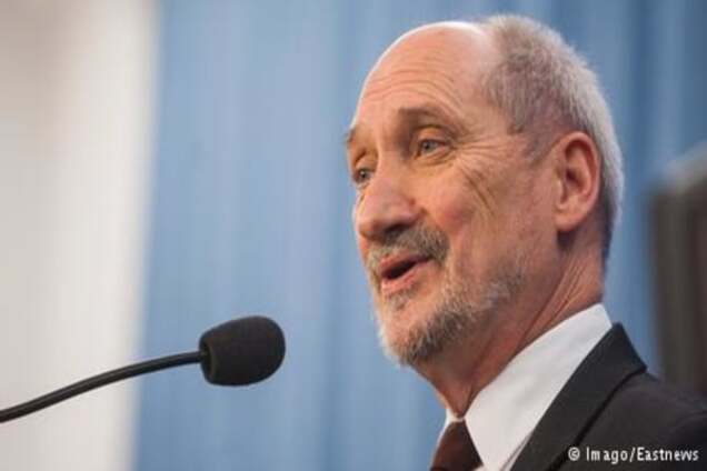 Міністр оборони Польщі пов'язав катастрофу літака під Смоленськом з тероризмом