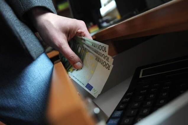 Составлен топ-10 украинских чиновников, арестованных за взятки: инфографика