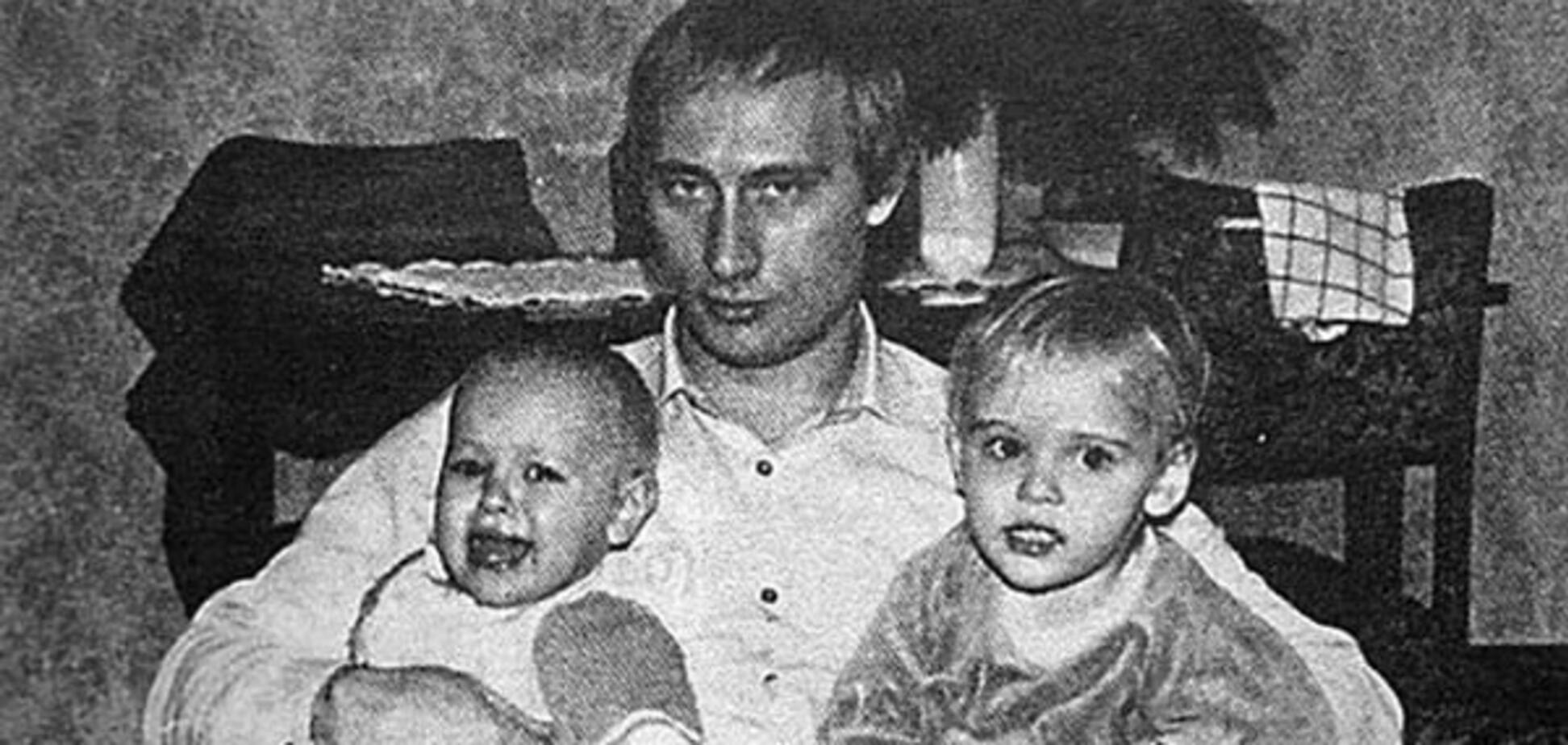 СМИ получили доступ к тайному досье на дочерей Путина