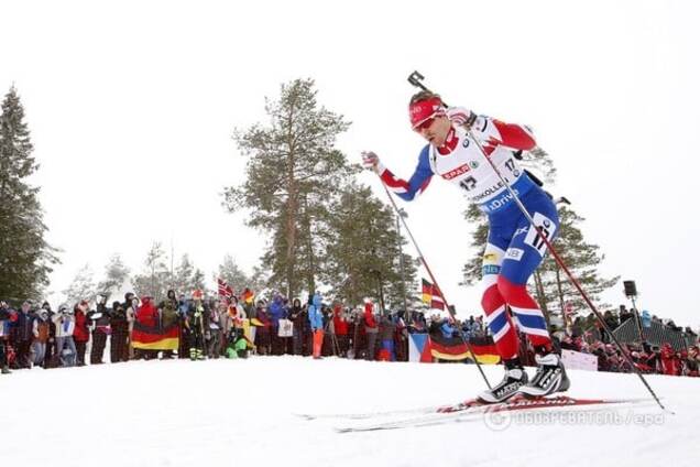 Чемпион мира по биатлону насмешил необычным поступком во время гонки: видео курьеза