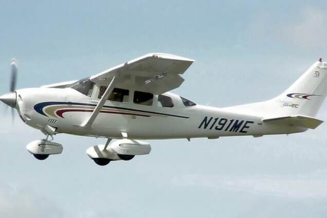 В Боливии самолет упал на территорию рынка: есть погибшие