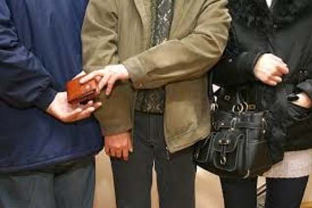 Глухонімі шахраї окупували метро в Києві