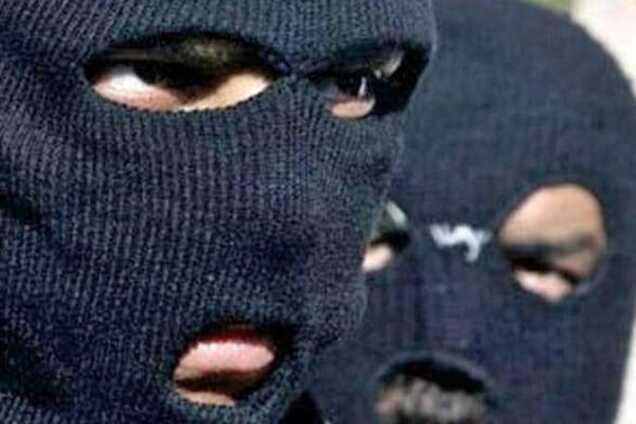 В Киеве преступники силой отобрали транспорт у двух автолюбителей