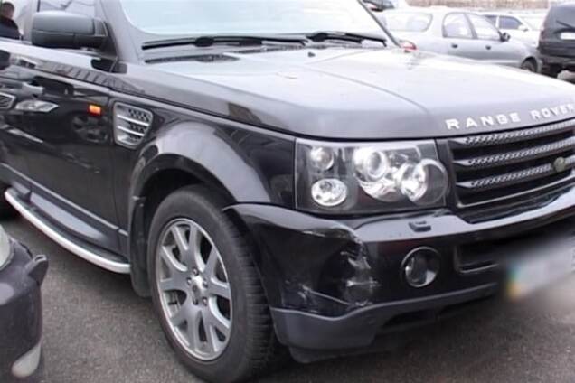 У Києві поліція виявила в джипі зброю і наркотики