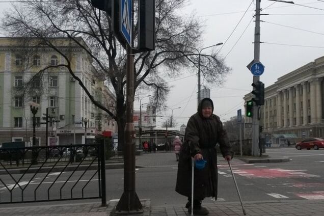 'Террористы убили морально': жители Донецка рассказали об изоляции и отчаянии