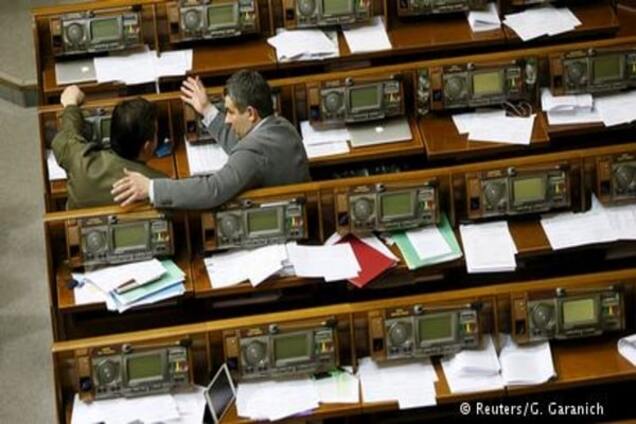 Україна: Чи можна здавати коаліційну угоду в архів?