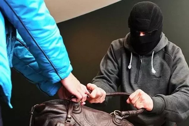 В Киеве ограбили почтальона, разносившего пенсии