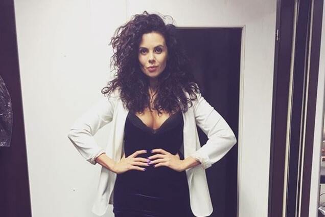 Каменских восхитила фигурой в сексуальном боди и ботфортах