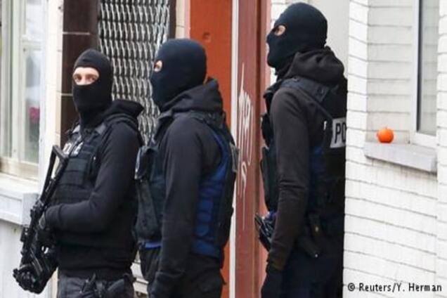 Рейд у Брюсселі: ЗМІ повідомляють про 'нейтралізацію' одного з підозрюваних