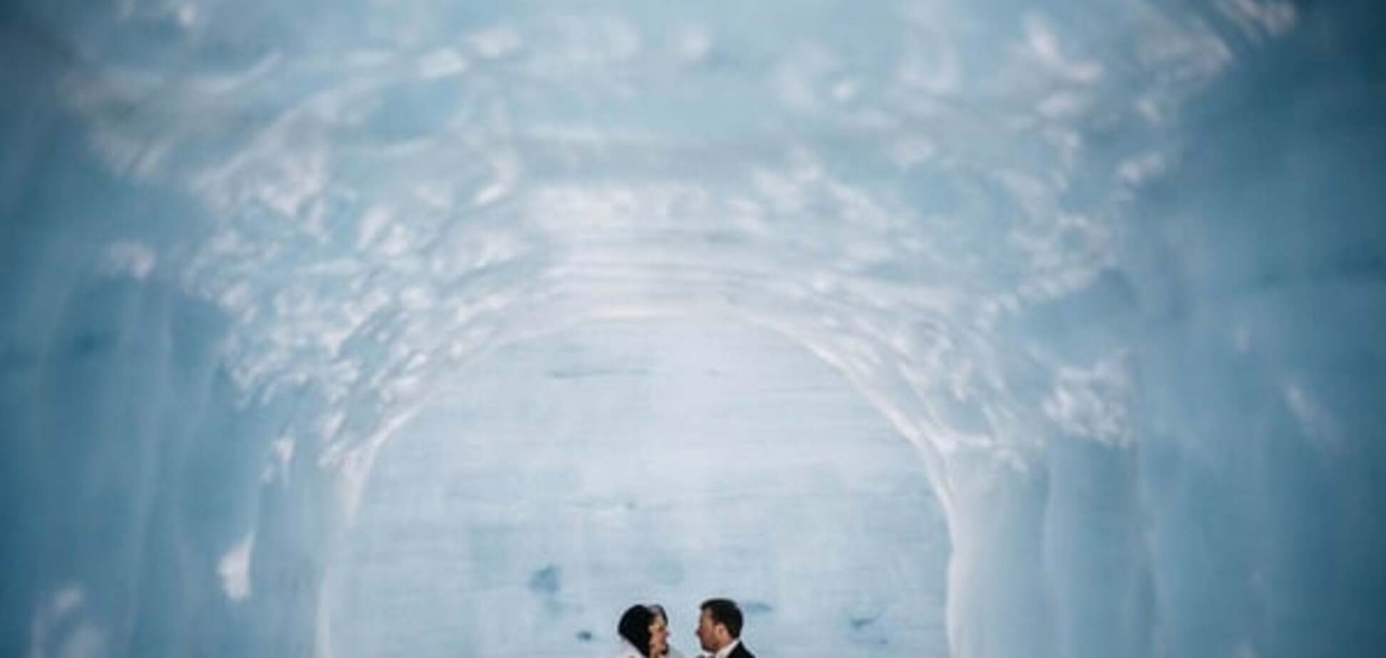 Свадьба внутри ледника