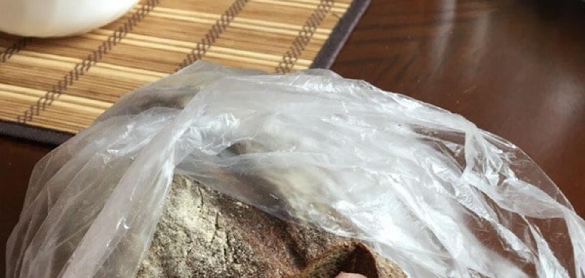 Хлеб по-крымски: в Севастополе в буханке нашли резиновую перчатку