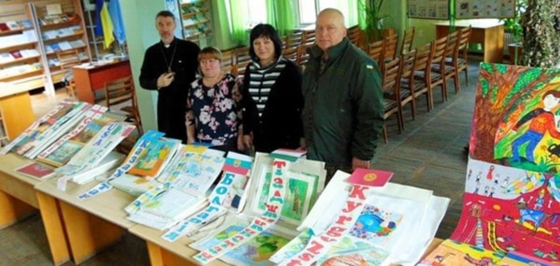 Сохранить радость: десантники передали детям Славянска рисунки из 11 стран мира