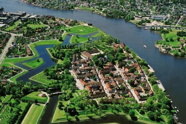 Как императрица Елизавета попала под закон о декоммунизации