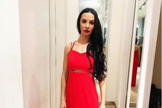 Секс-символ киевской полиции 'блеснула' новыми фото на работе и досуге