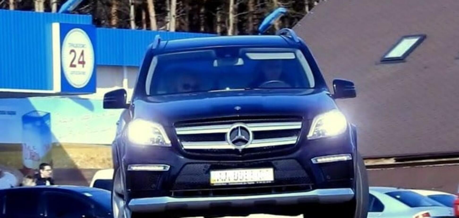 На работу с ветерком: жена Луценко попалась на двойном нарушении ПДД. Видеофакт