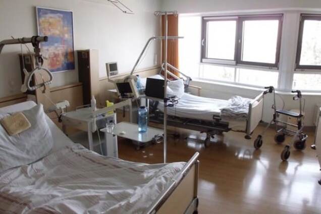 Минздрав резко ограничил количество коек в больницах