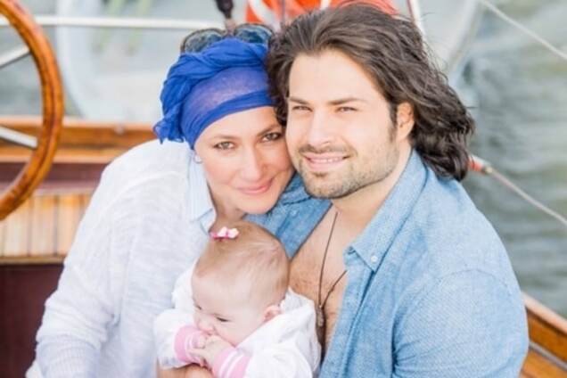 Алена Мозговая и Владимир Ткаченко с дочерью