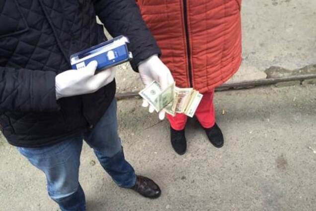 'Помилование' за деньги: на Тернопольщине подполковник полиции погорел на взятке