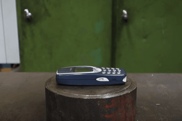 Шок-тест на міцність: з'явилося відео експерименту над легендарною Nokia 3310