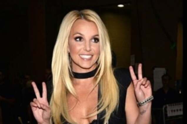34-летняя Бритни Спирс поразила стройными ножками